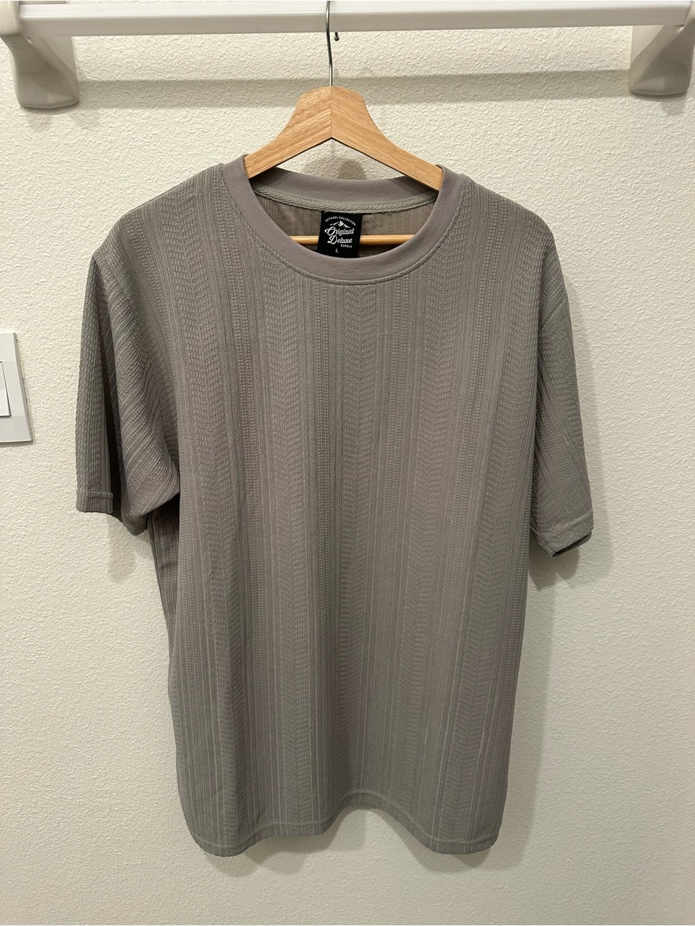 Original Deluxe Men's Textured Short-Sleeve Crewneck Tee in Gray